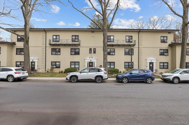 33 Manchester Road 2R, Eastchester, NY 10709