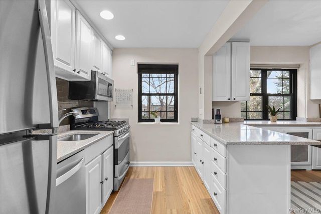 33 Manchester Road 2R, Eastchester, NY 10709