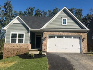 123 Settler's Grove Boulevard, Zelienople Boro, PA 16063