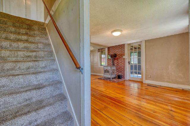 8 Meadowlark Lane, Andover, NH 03216