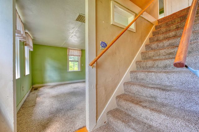 8 Meadowlark Lane, Andover, NH 03216