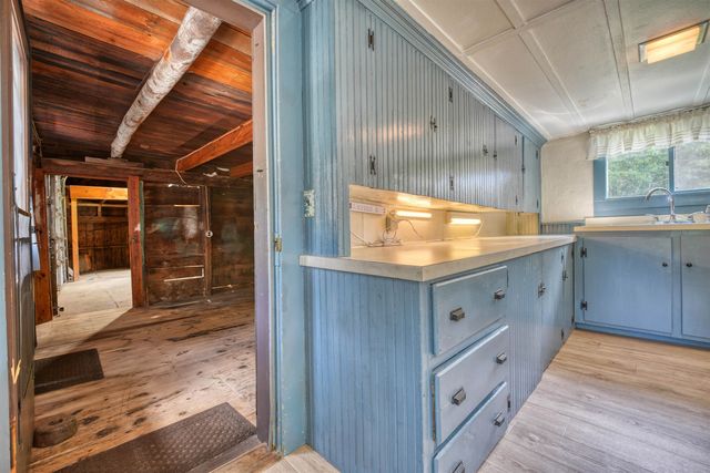 8 Meadowlark Lane, Andover, NH 03216