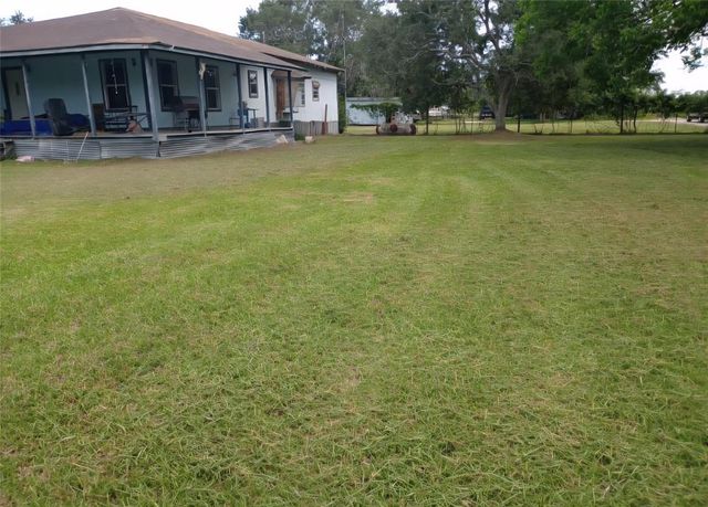 692 Cashs Creek Rd Road, Blessing, TX 77465