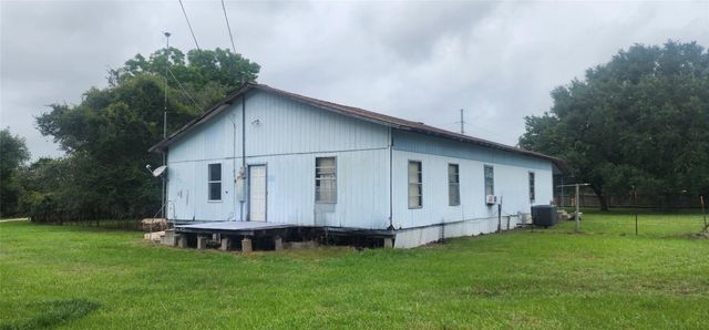 692 Cashs Creek Rd Road, Blessing, TX 77465