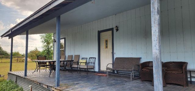 692 Cashs Creek Rd Road, Blessing, TX 77465