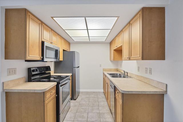 5800 HOLLYWOOD BOULEVARD 312, Sarasota, FL 34231