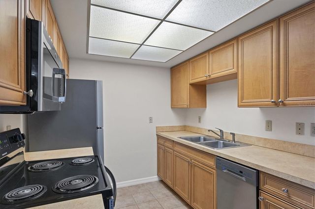 5800 HOLLYWOOD BOULEVARD 312, Sarasota, FL 34231
