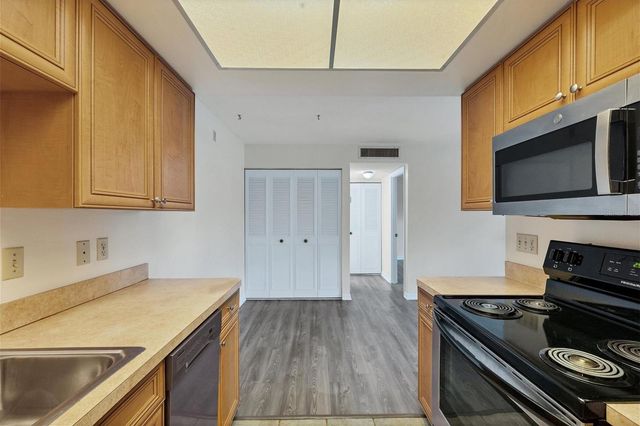 5800 HOLLYWOOD BOULEVARD 312, Sarasota, FL 34231