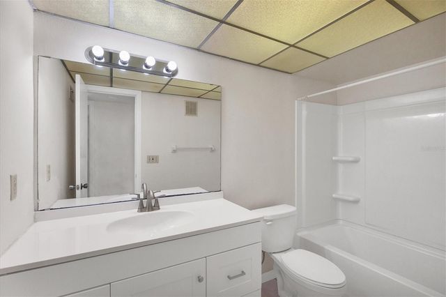 5800 HOLLYWOOD BOULEVARD 312, Sarasota, FL 34231