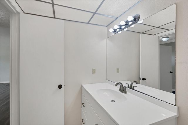 5800 HOLLYWOOD BOULEVARD 312, Sarasota, FL 34231
