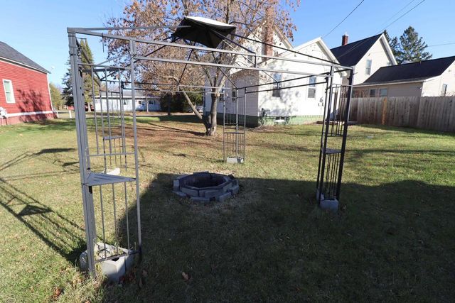 807 5th Ave E, Ashland, WI 54806