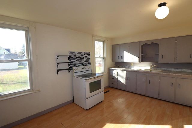 807 5th Ave E, Ashland, WI 54806