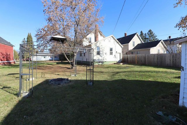 807 5th Ave E, Ashland, WI 54806