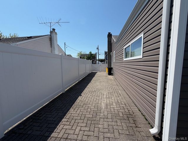 109 Lincoln Place, Massapequa, NY 11758