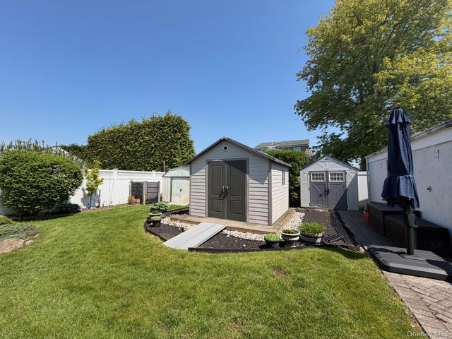 109 Lincoln Place, Massapequa, NY 11758