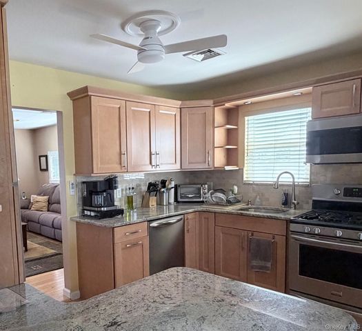 109 Lincoln Place, Massapequa, NY 11758