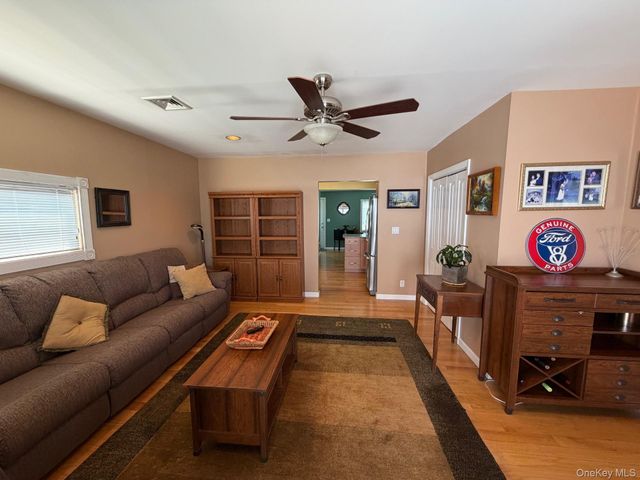109 Lincoln Place, Massapequa, NY 11758