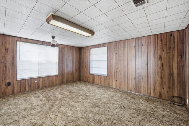 1101 S Main Street, West, TX 76691