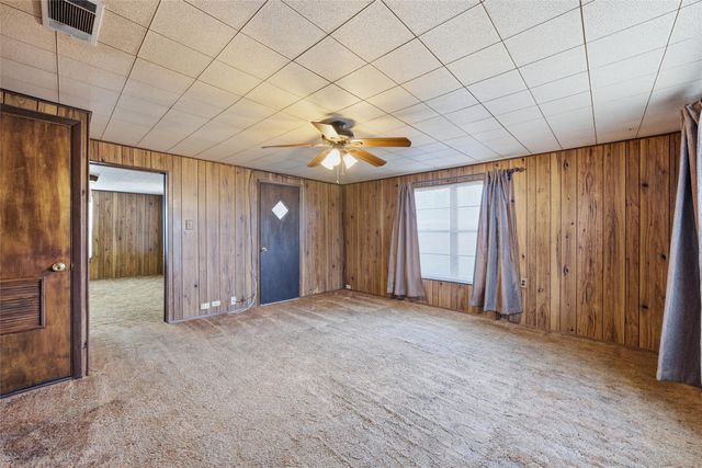 1101 S Main Street, West, TX 76691