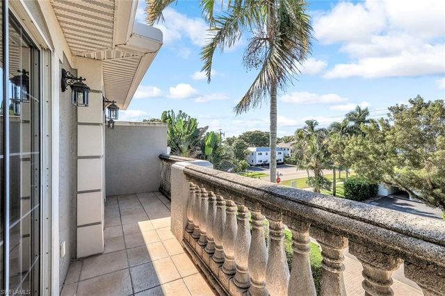 993 8th ST S # 2, Naples, FL 34102