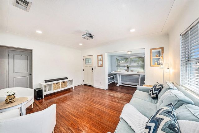 2827 29TH AVENUE N, St Petersburg, FL 33713