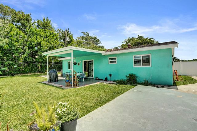 1218 SW 22nd Avenue, Delray Beach, FL 33445