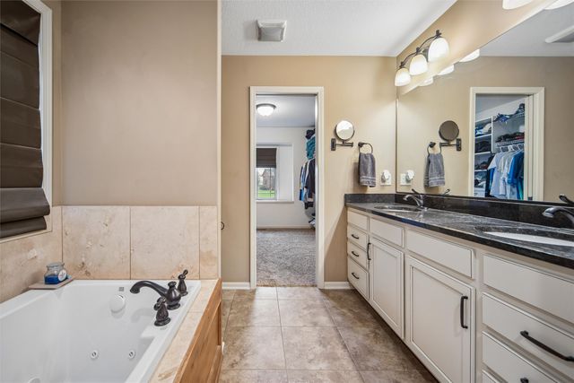 6927 NW 84th Avenue, Johnston, IA 50131