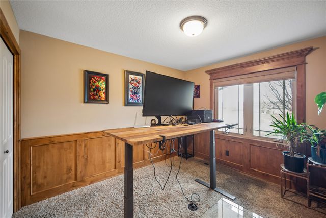 6927 NW 84th Avenue, Johnston, IA 50131