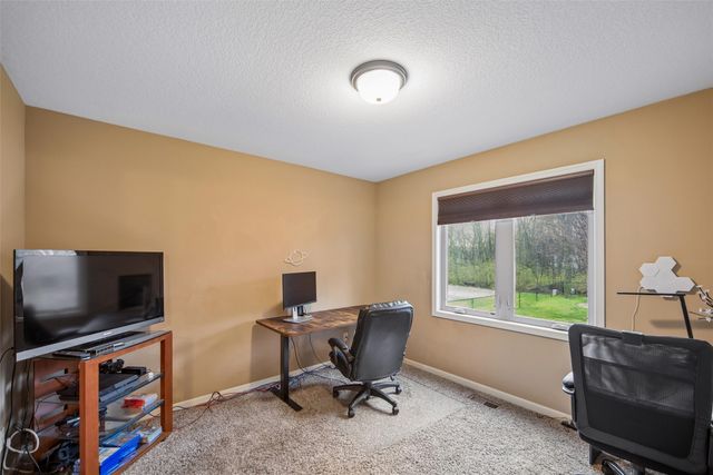 6927 NW 84th Avenue, Johnston, IA 50131