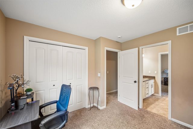 6927 NW 84th Avenue, Johnston, IA 50131