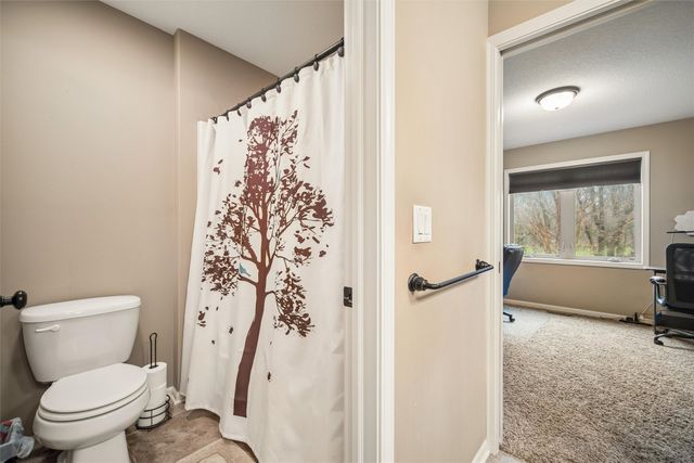 6927 NW 84th Avenue, Johnston, IA 50131