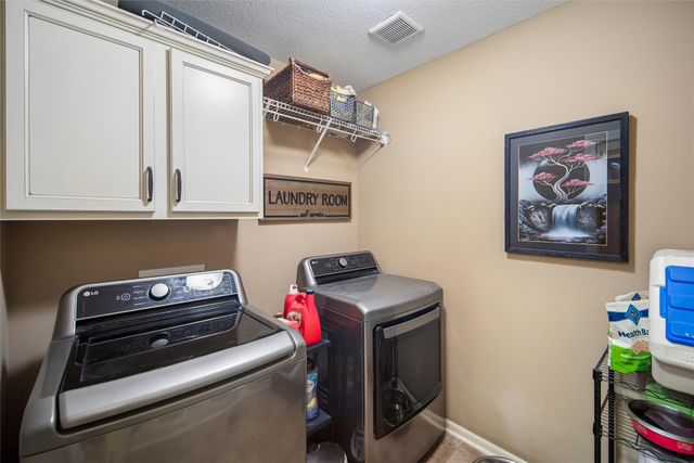 6927 NW 84th Avenue, Johnston, IA 50131