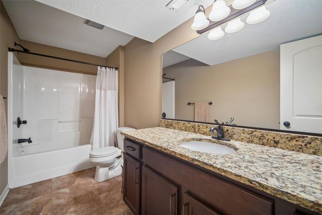 6927 NW 84th Avenue, Johnston, IA 50131