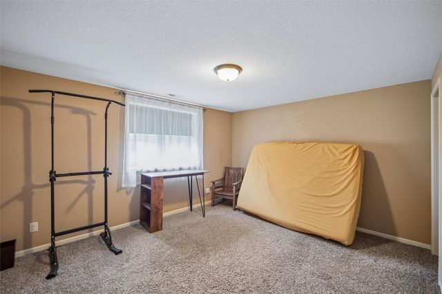 6927 NW 84th Avenue, Johnston, IA 50131