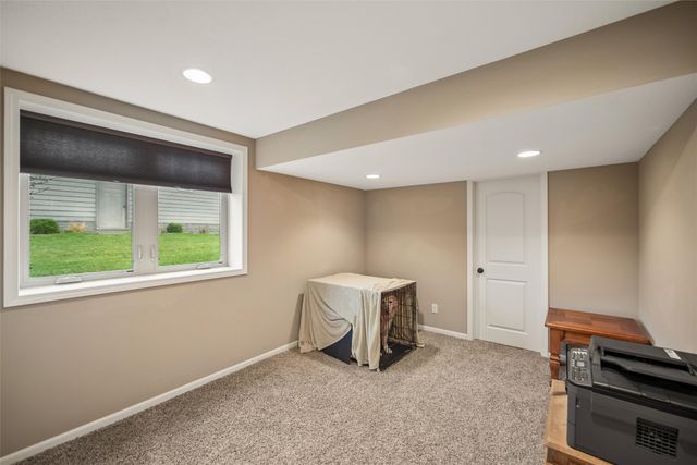 6927 NW 84th Avenue, Johnston, IA 50131