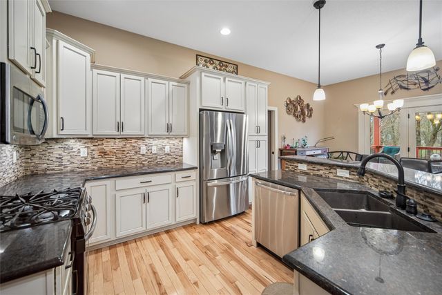 6927 NW 84th Avenue, Johnston, IA 50131