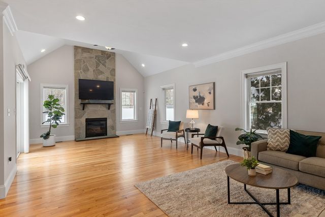 255 East St, Lexington, MA 02420