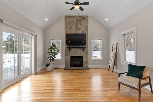 255 East St, Lexington, MA 02420