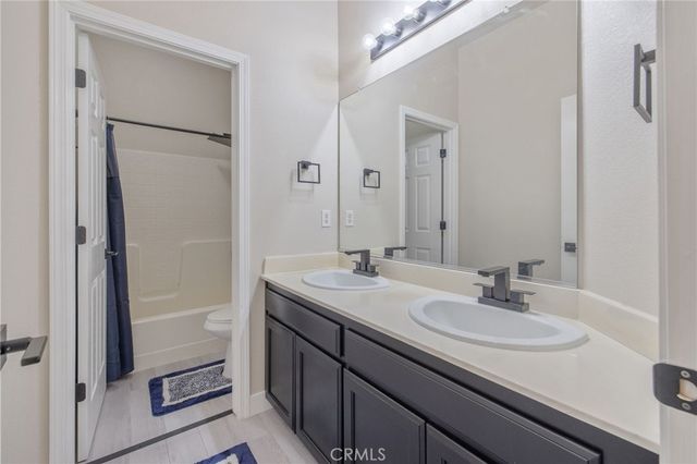 1077 Paradise, Lemoore, CA 93245