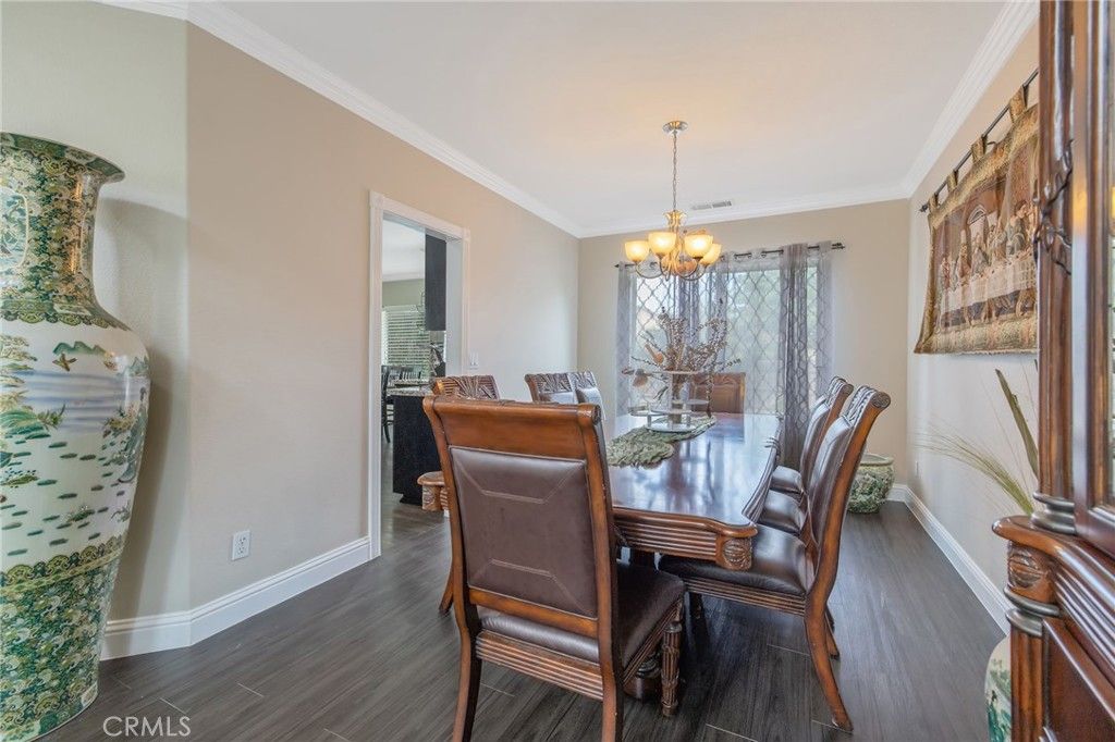 Image 10 of property listing at 1077 Paradise, Lemoore, CA 93245