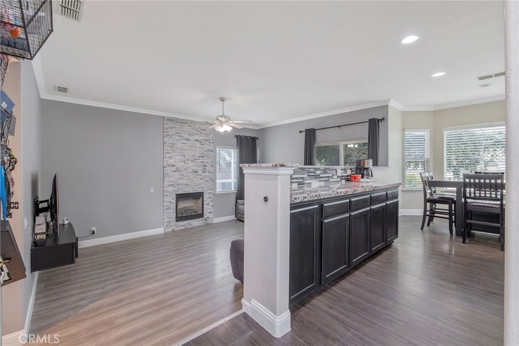 Image 14 of property listing at 1077 Paradise, Lemoore, CA 93245