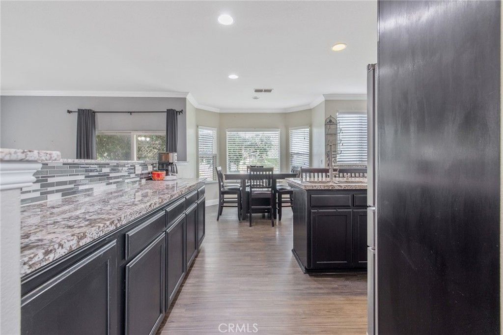 Image 15 of property listing at 1077 Paradise, Lemoore, CA 93245