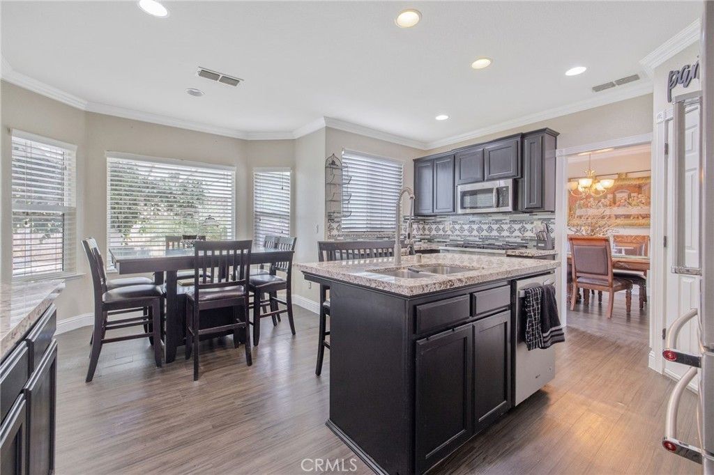 Image 16 of property listing at 1077 Paradise, Lemoore, CA 93245