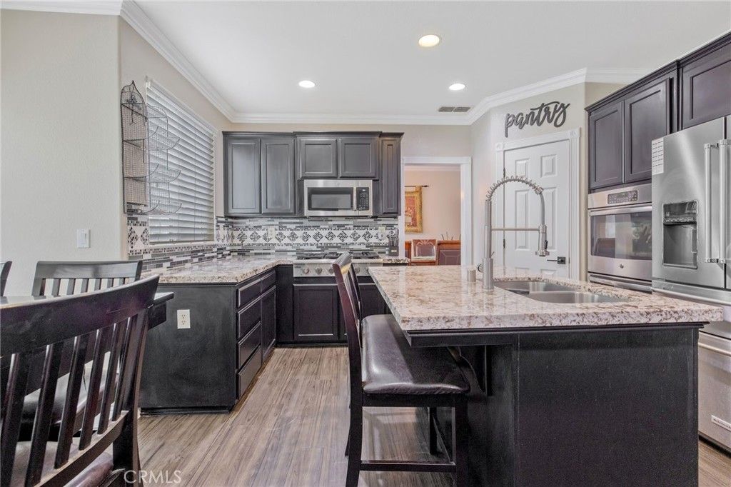 Image 18 of property listing at 1077 Paradise, Lemoore, CA 93245