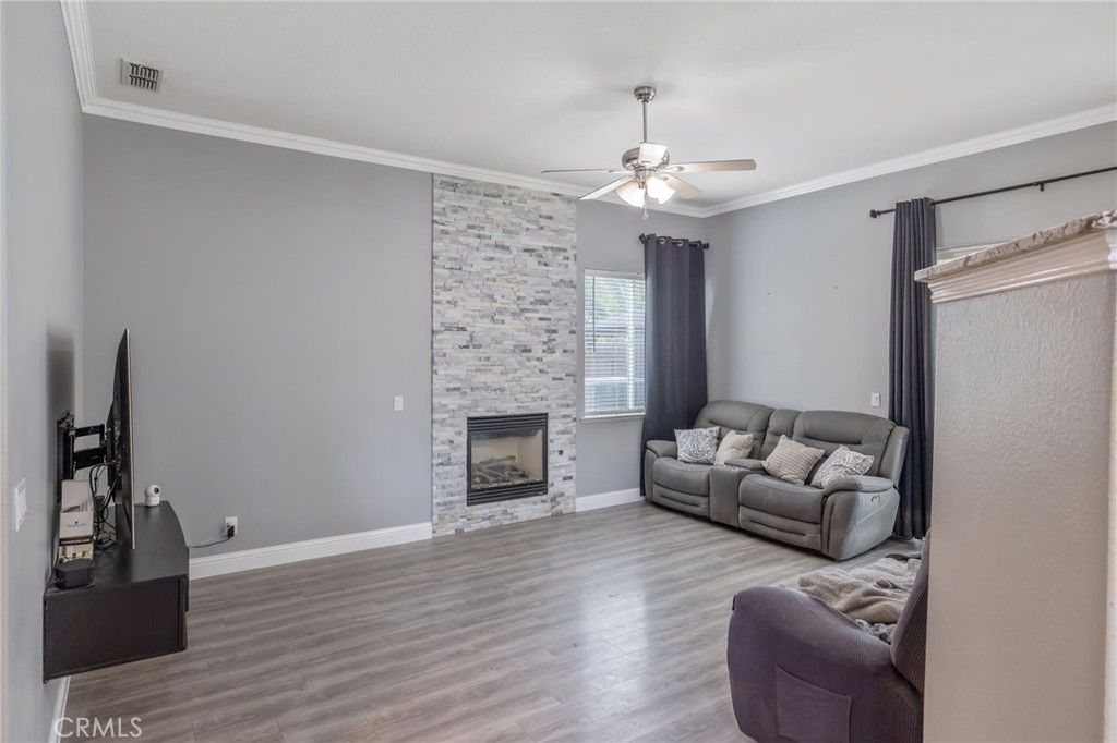 Image 20 of property listing at 1077 Paradise, Lemoore, CA 93245