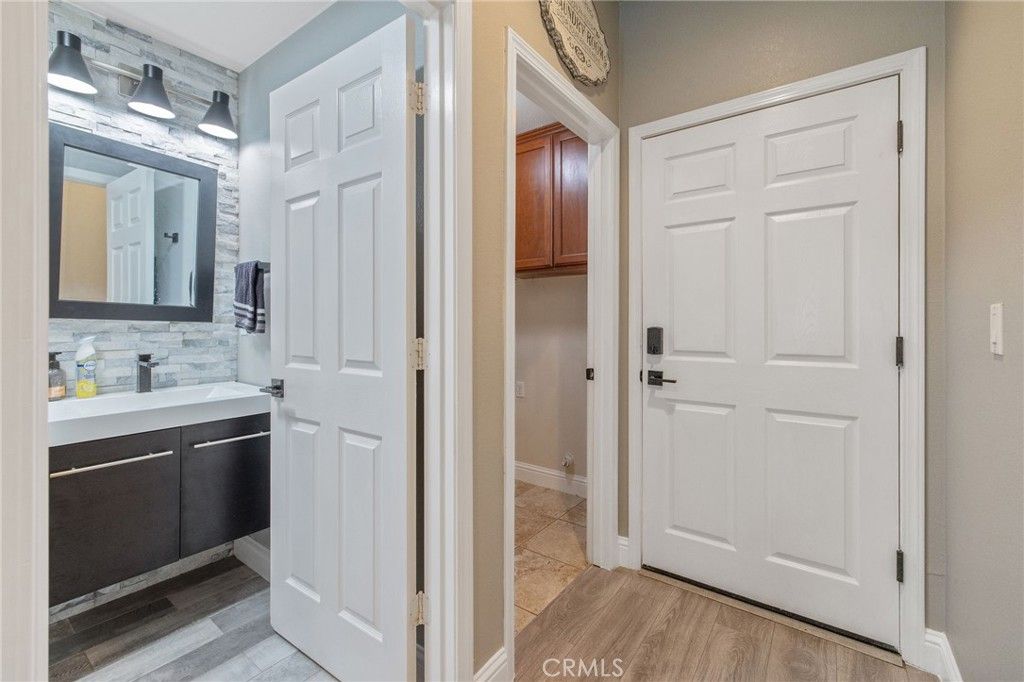 Image 26 of property listing at 1077 Paradise, Lemoore, CA 93245