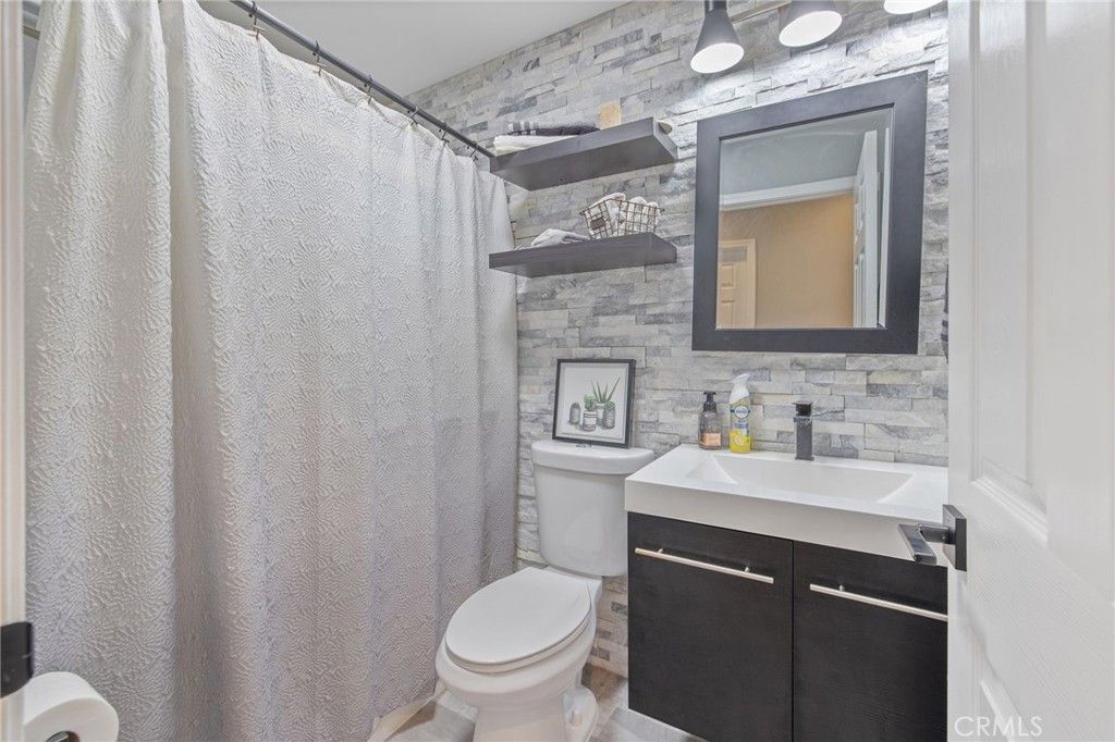 Image 27 of property listing at 1077 Paradise, Lemoore, CA 93245