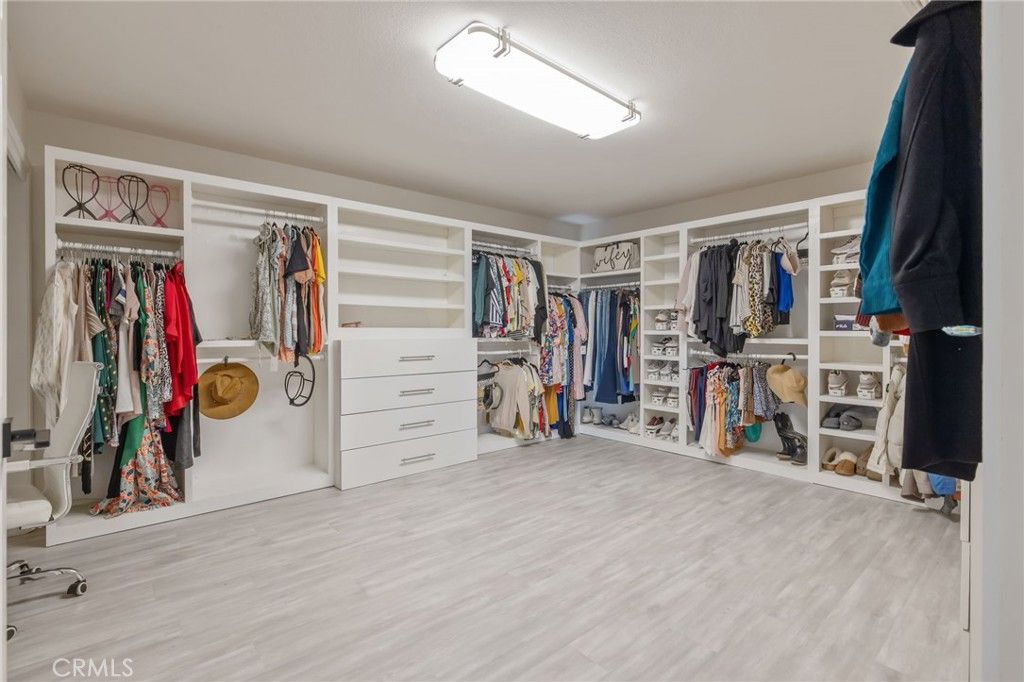 Image 38 of property listing at 1077 Paradise, Lemoore, CA 93245