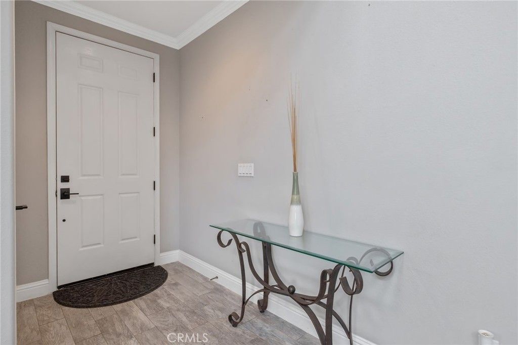 Image 4 of property listing at 1077 Paradise, Lemoore, CA 93245