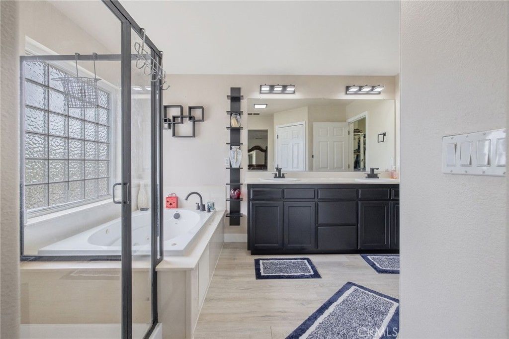 Image 43 of property listing at 1077 Paradise, Lemoore, CA 93245